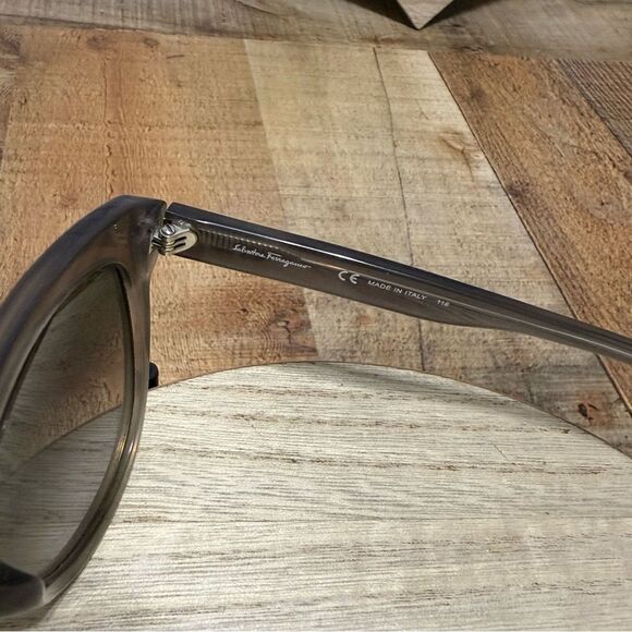 Salvatore Ferragamo SF828 Unisex Sunglasses main image 7